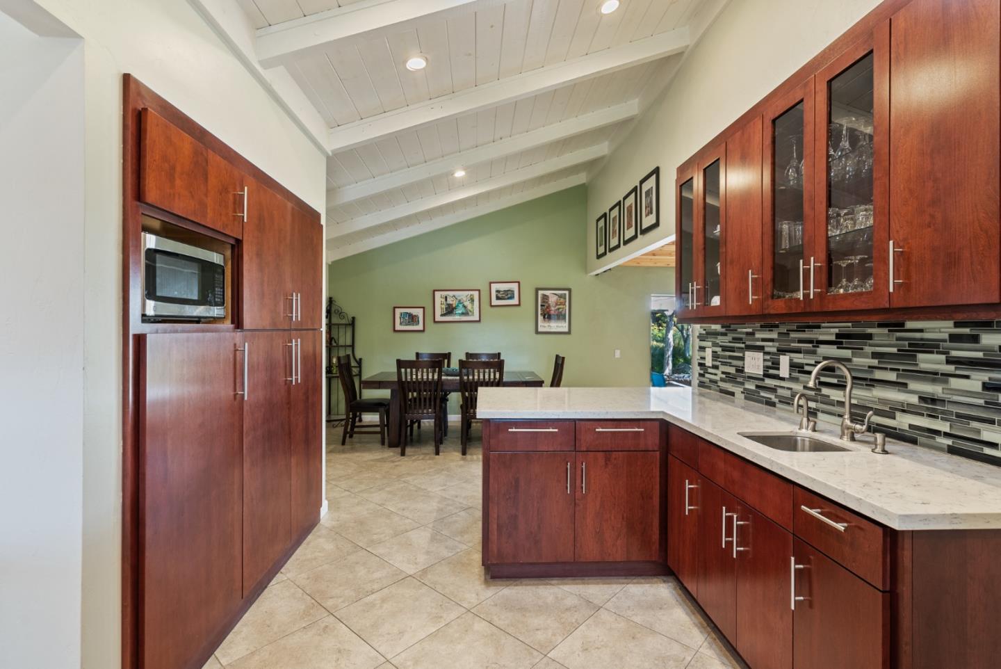 Detail Gallery Image 9 of 35 For 141 Holliday Dr, Hollister,  CA 95023 - 4 Beds | 3 Baths
