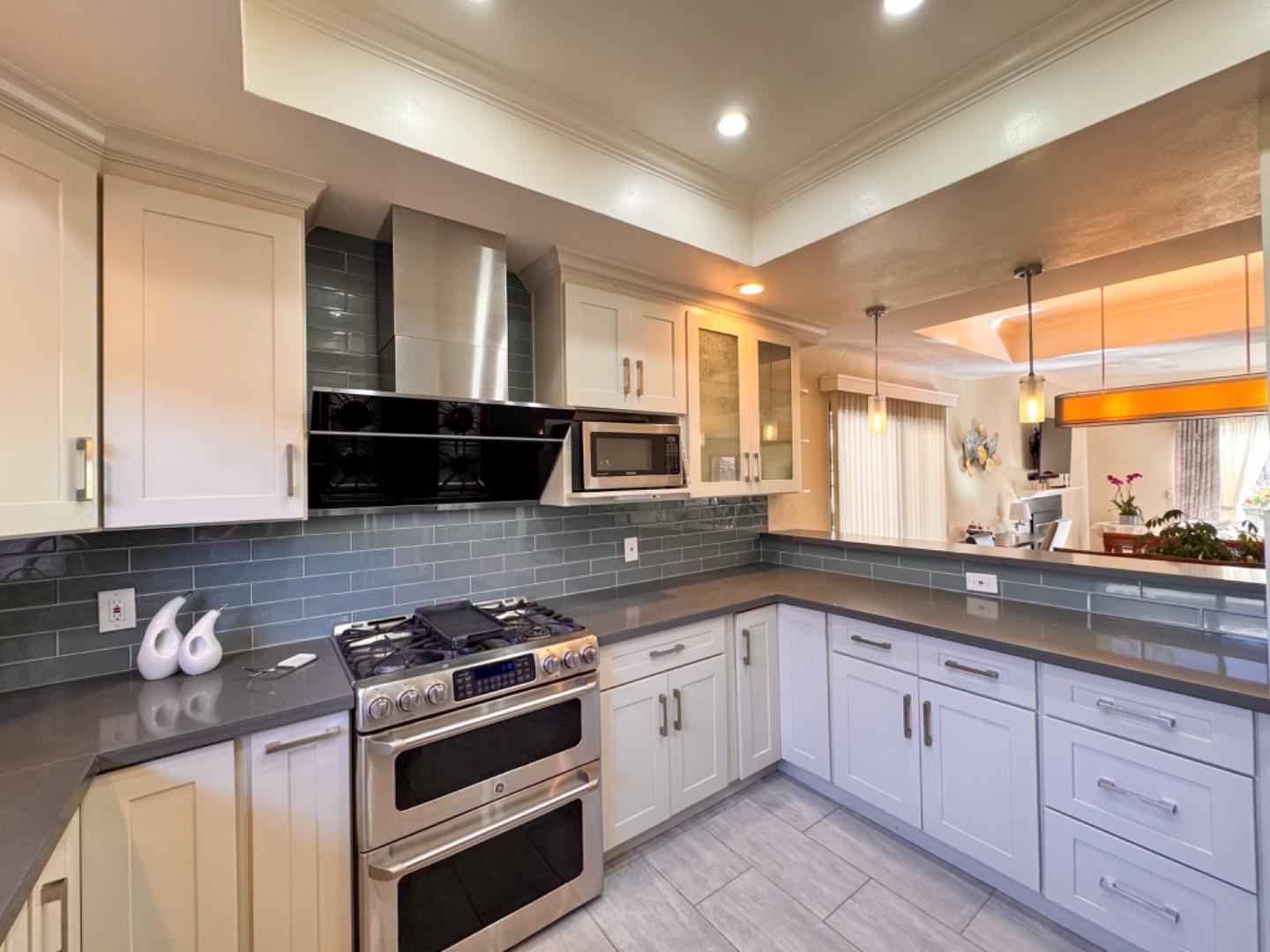 Detail Gallery Image 8 of 26 For 838 Andromeda Ln, Foster City,  CA 94404 - 3 Beds | 2/1 Baths