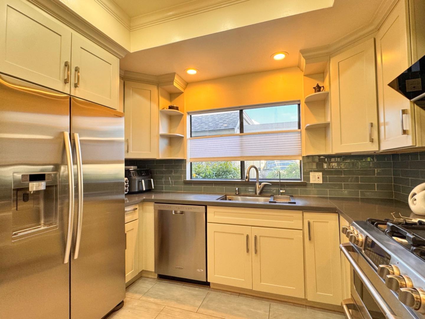 Detail Gallery Image 9 of 26 For 838 Andromeda Ln, Foster City,  CA 94404 - 3 Beds | 2/1 Baths