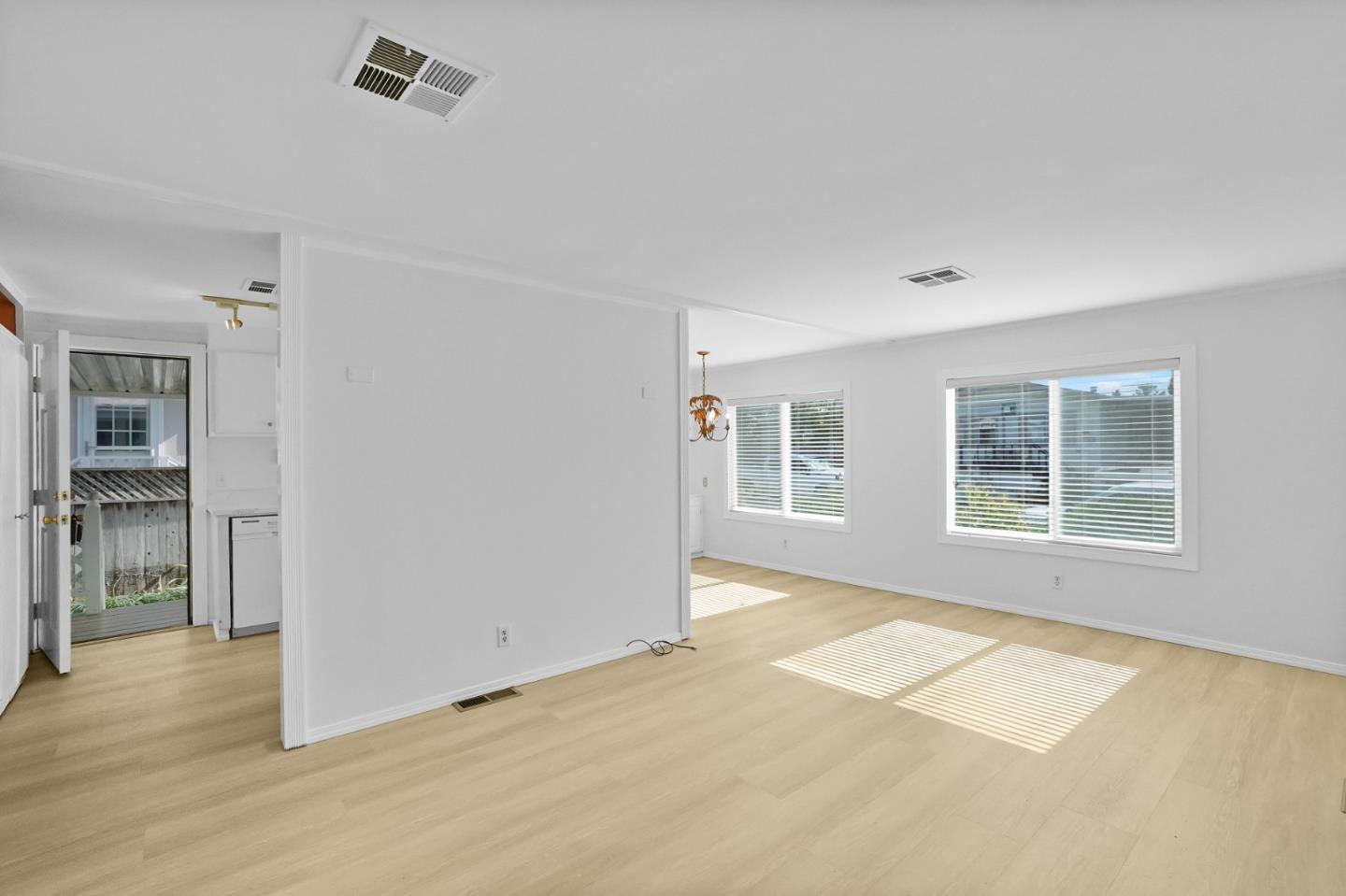 Detail Gallery Image 8 of 33 For 7 Seashell Cir #7,  Half Moon Bay,  CA 94019 - 2 Beds | 1 Baths