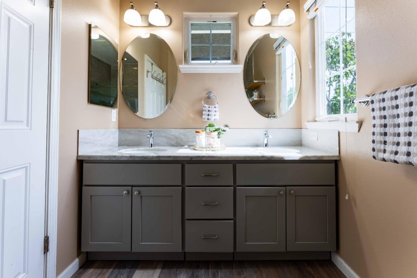 Detail Gallery Image 13 of 26 For 701 Paula Ct, San Jose,  CA 95126 - 2 Beds | 2/1 Baths