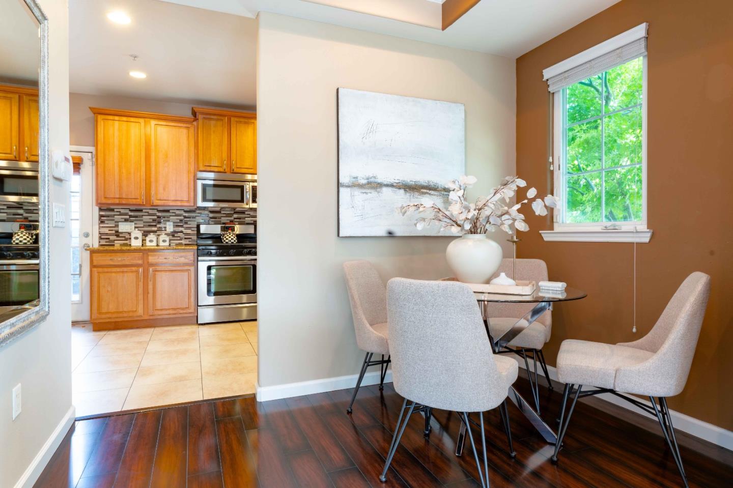 Detail Gallery Image 4 of 26 For 701 Paula Ct, San Jose,  CA 95126 - 2 Beds | 2/1 Baths