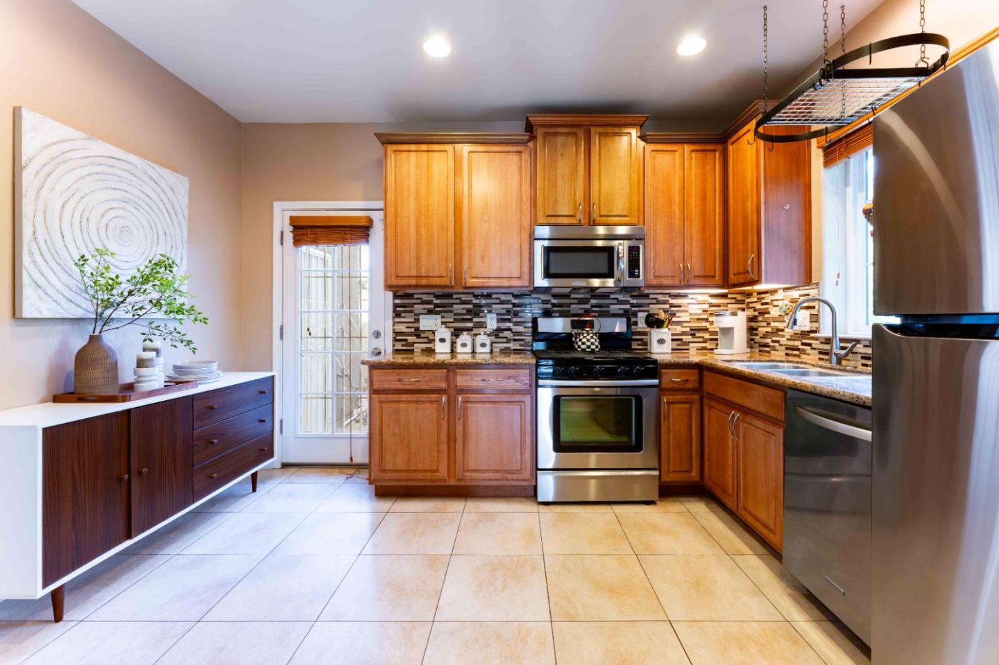 Detail Gallery Image 6 of 26 For 701 Paula Ct, San Jose,  CA 95126 - 2 Beds | 2/1 Baths