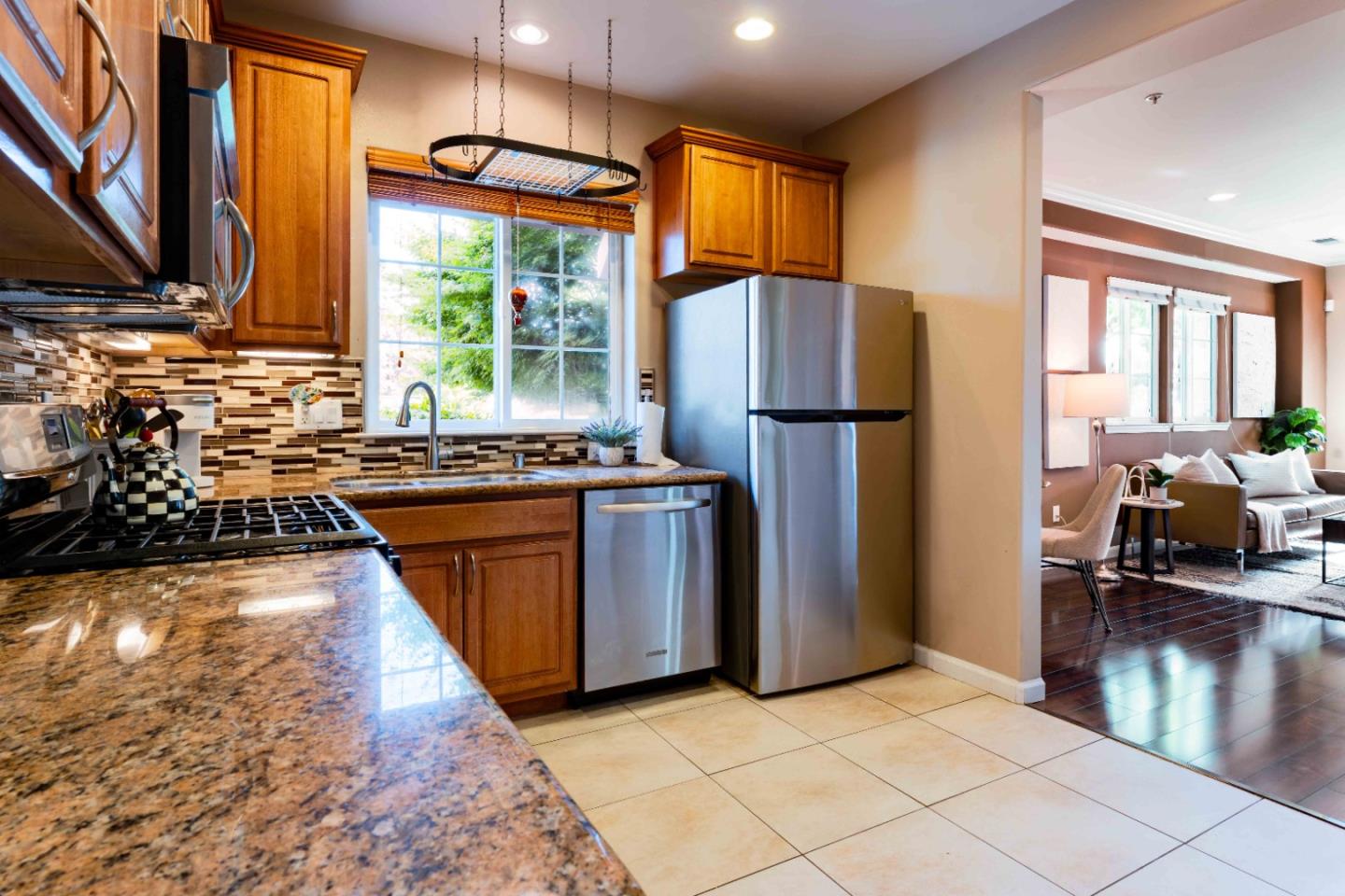 Detail Gallery Image 7 of 26 For 701 Paula Ct, San Jose,  CA 95126 - 2 Beds | 2/1 Baths