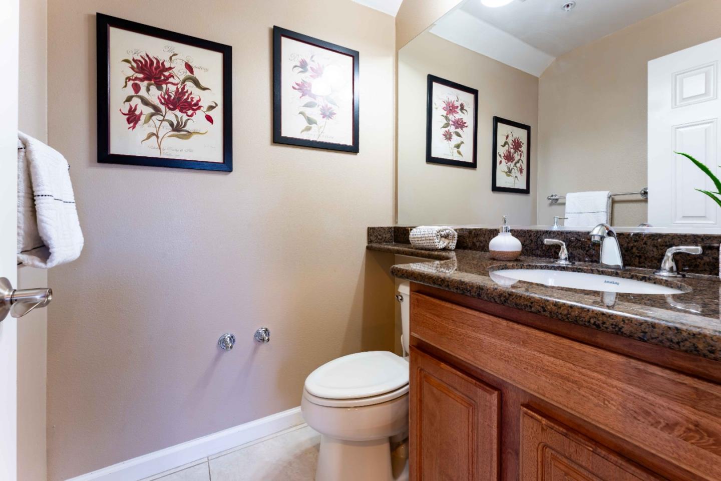 Detail Gallery Image 8 of 26 For 701 Paula Ct, San Jose,  CA 95126 - 2 Beds | 2/1 Baths