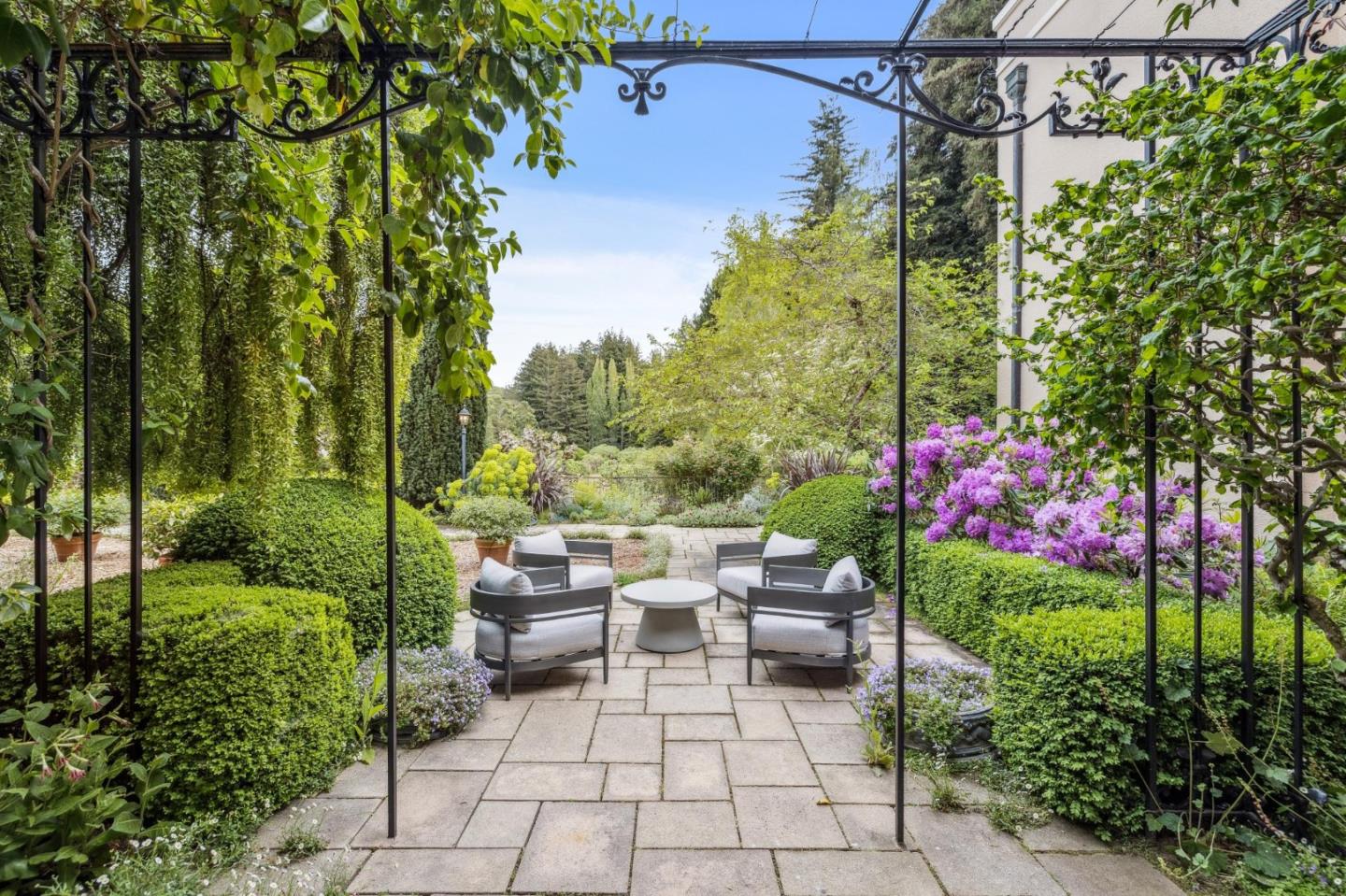 Detail Gallery Image 18 of 79 For 100 Canada Rd, Woodside,  CA 94062 - 6 Beds | 4/3 Baths