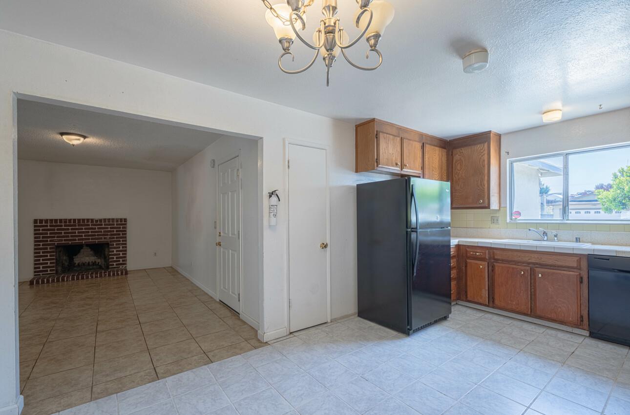 Detail Gallery Image 12 of 44 For 3139 Crestview Ct, Marina,  CA 93933 - 4 Beds | 2 Baths