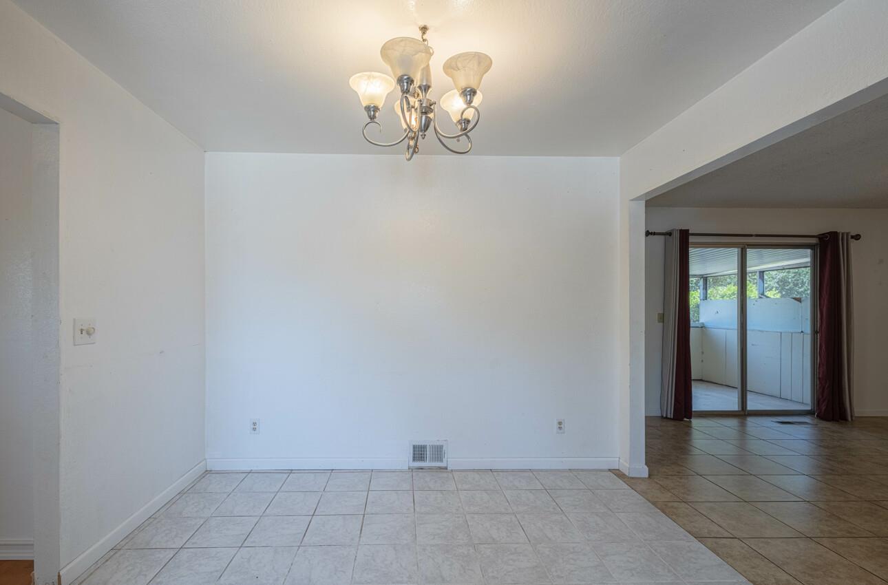 Detail Gallery Image 14 of 44 For 3139 Crestview Ct, Marina,  CA 93933 - 4 Beds | 2 Baths