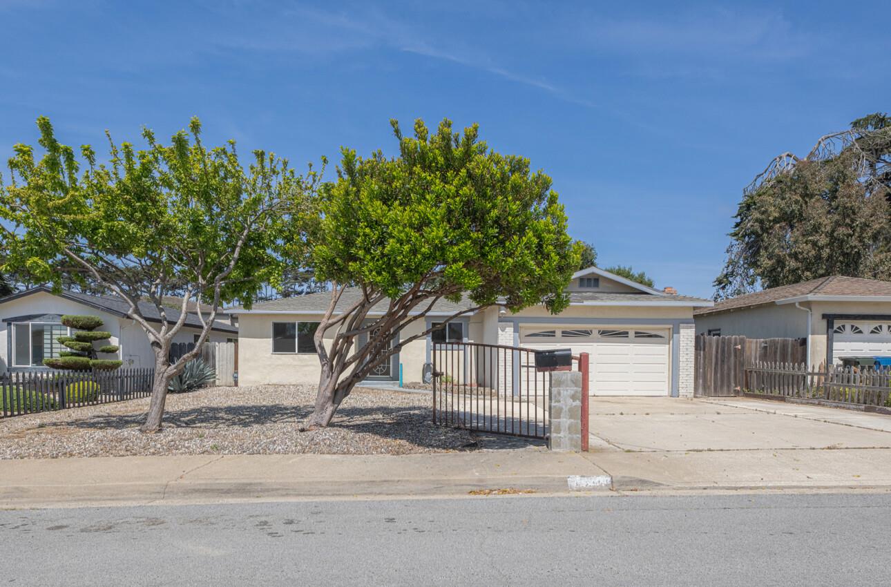 Detail Gallery Image 2 of 44 For 3139 Crestview Ct, Marina,  CA 93933 - 4 Beds | 2 Baths