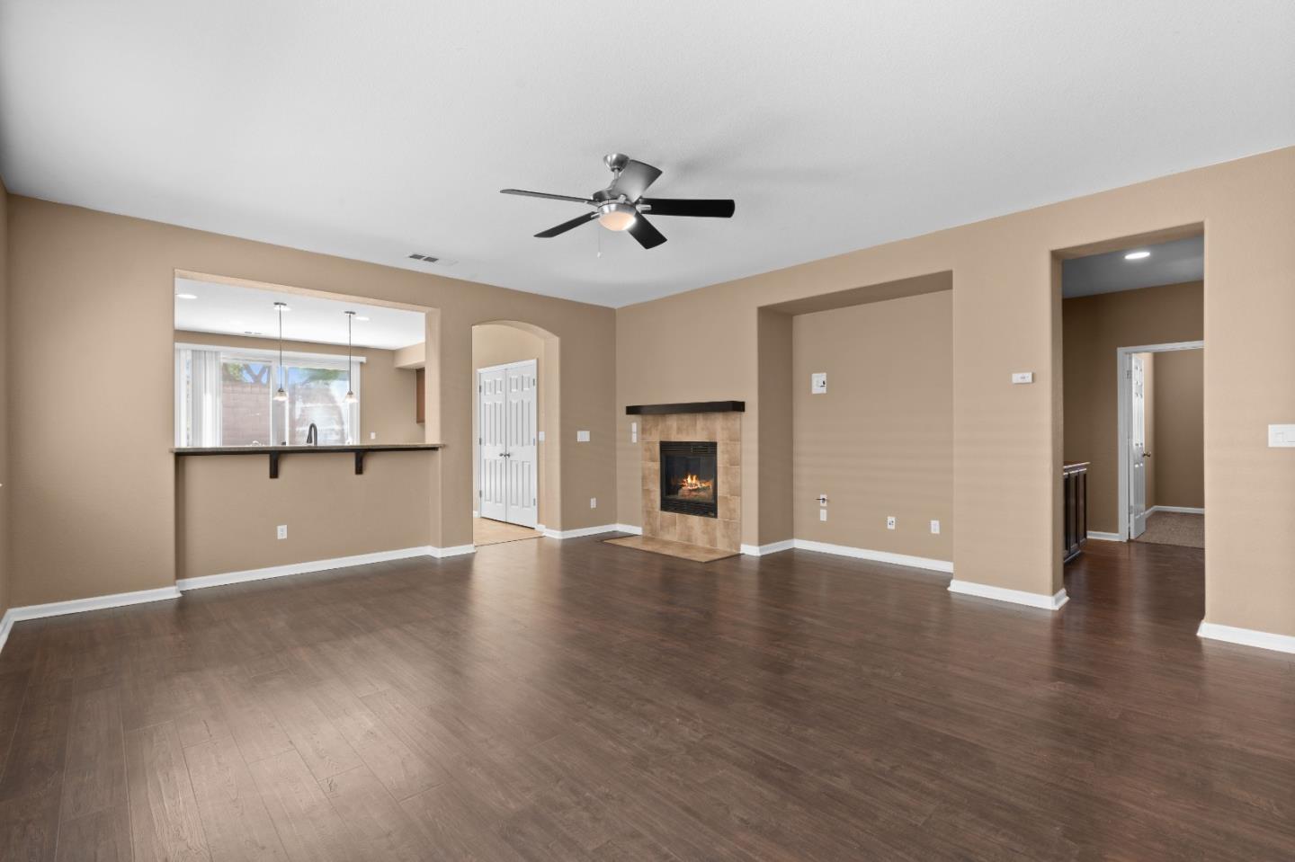 Detail Gallery Image 2 of 13 For 1735 Bermuda Pl, Manteca,  CA 95337 - 4 Beds | 3 Baths