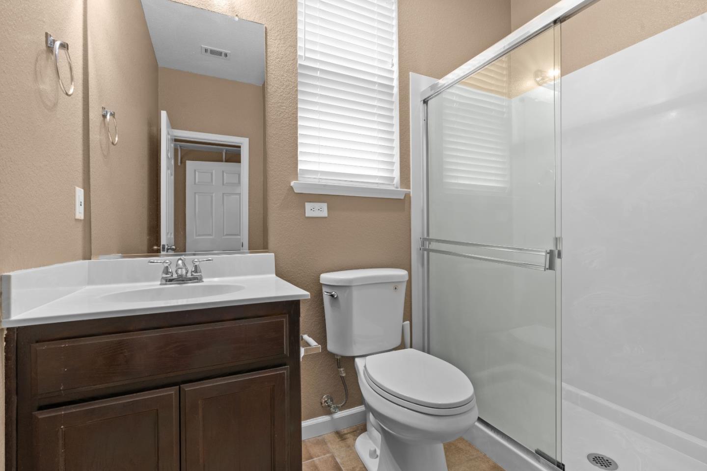 Detail Gallery Image 7 of 13 For 1735 Bermuda Pl, Manteca,  CA 95337 - 4 Beds | 3 Baths