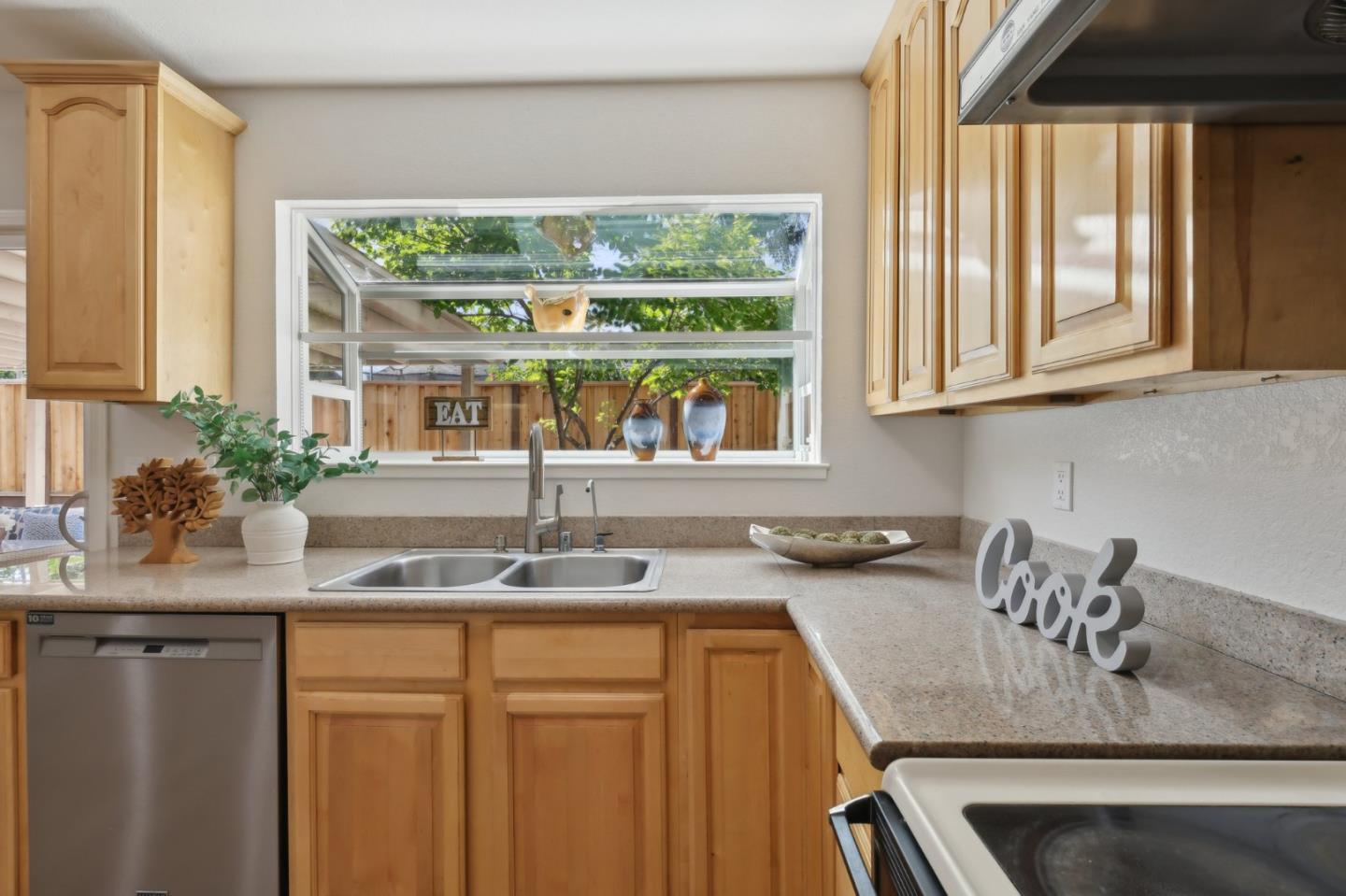 Detail Gallery Image 13 of 61 For 1720 Pine Hollow Cir, San Jose,  CA 95133 - 6 Beds | 3 Baths