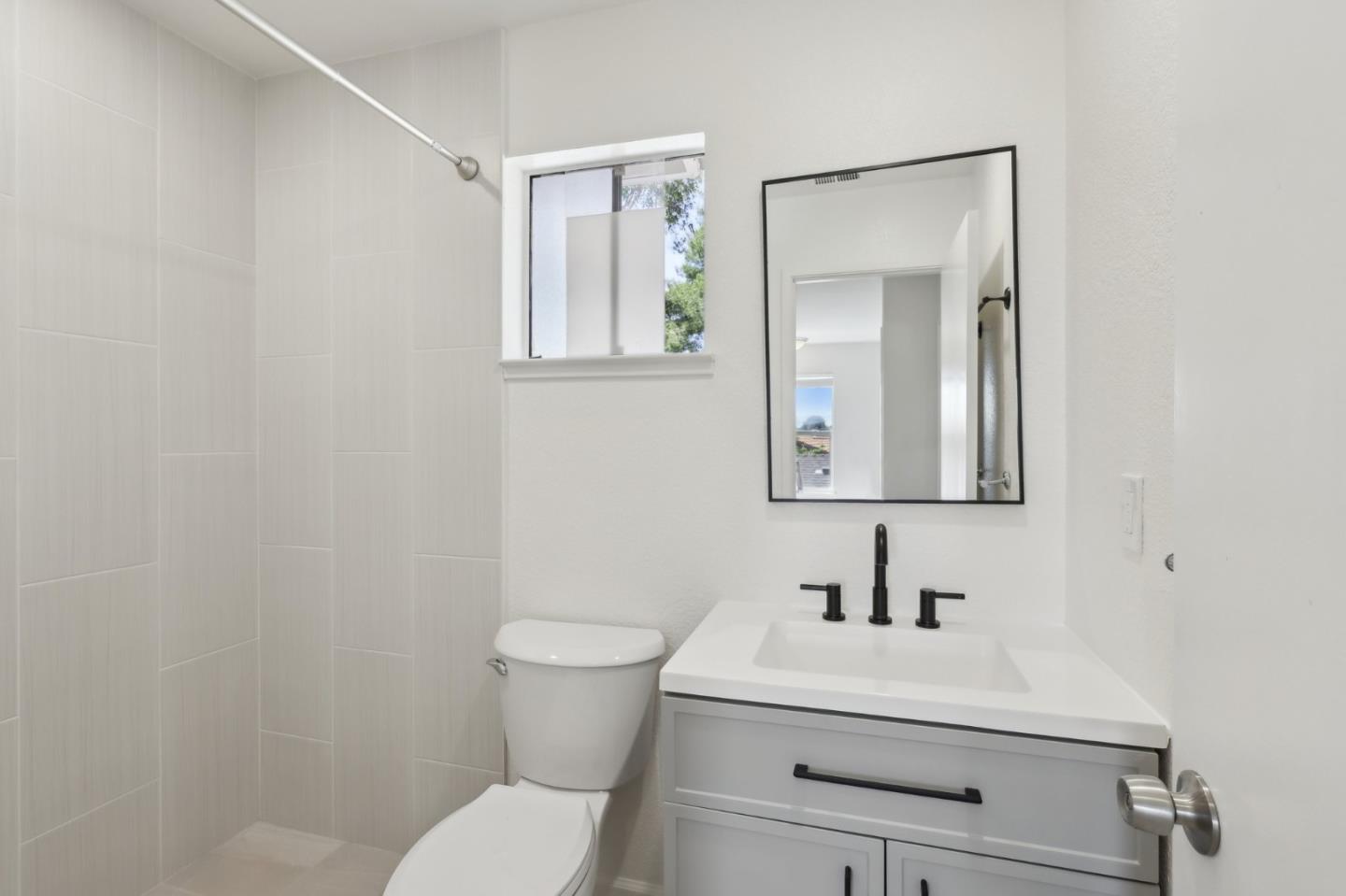 Detail Gallery Image 22 of 61 For 1720 Pine Hollow Cir, San Jose,  CA 95133 - 6 Beds | 3 Baths