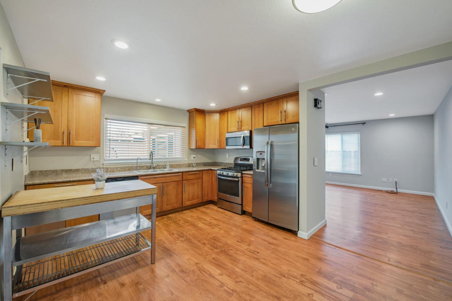 Detail Gallery Image 11 of 29 For 4070 Ross Ave, San Jose,  CA 95124 - 4 Beds | 2 Baths