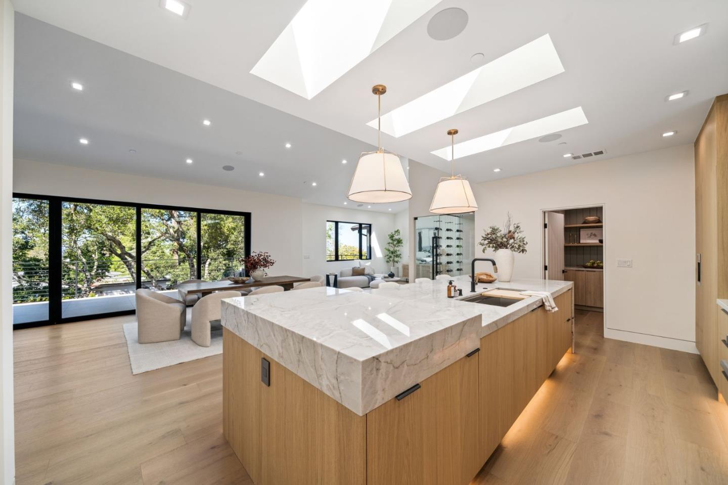 Detail Gallery Image 18 of 124 For 510 Darrell Rd, Hillsborough,  CA 94010 - 5 Beds | 5/1 Baths