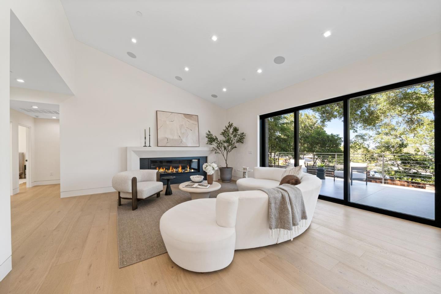 Detail Gallery Image 21 of 124 For 510 Darrell Rd, Hillsborough,  CA 94010 - 5 Beds | 5/1 Baths