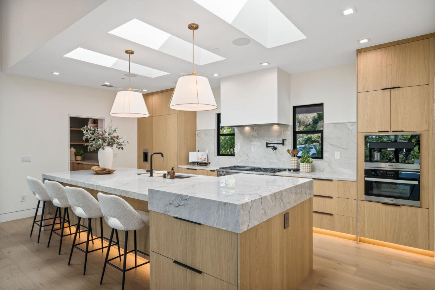 Detail Gallery Image 5 of 124 For 510 Darrell Rd, Hillsborough,  CA 94010 - 5 Beds | 5/1 Baths