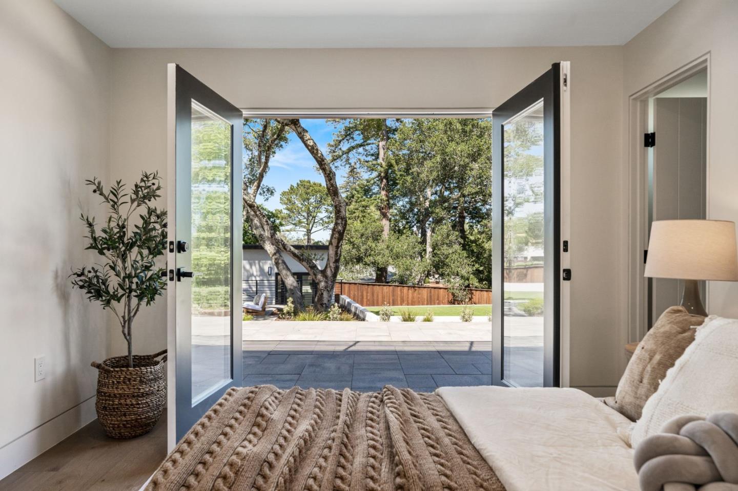 Detail Gallery Image 56 of 124 For 510 Darrell Rd, Hillsborough,  CA 94010 - 5 Beds | 5/1 Baths