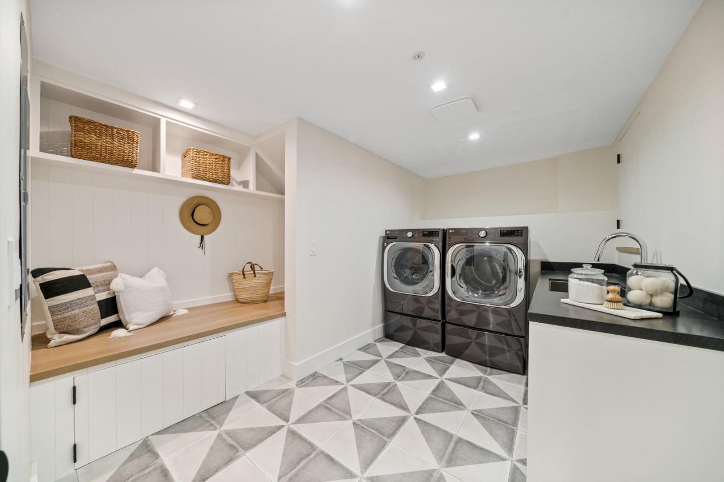 Detail Gallery Image 58 of 124 For 510 Darrell Rd, Hillsborough,  CA 94010 - 5 Beds | 5/1 Baths