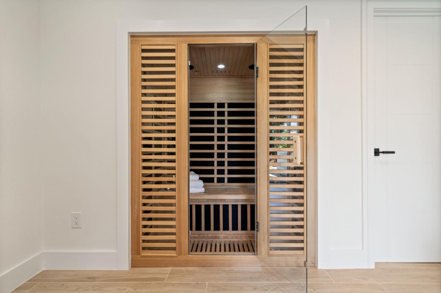 Detail Gallery Image 65 of 124 For 510 Darrell Rd, Hillsborough,  CA 94010 - 5 Beds | 5/1 Baths