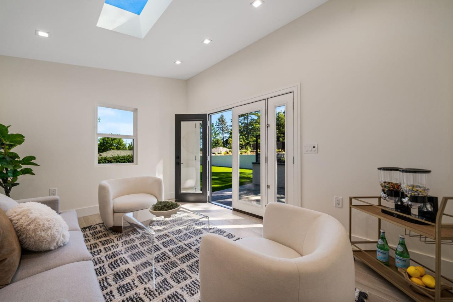 Detail Gallery Image 68 of 124 For 510 Darrell Rd, Hillsborough,  CA 94010 - 5 Beds | 5/1 Baths