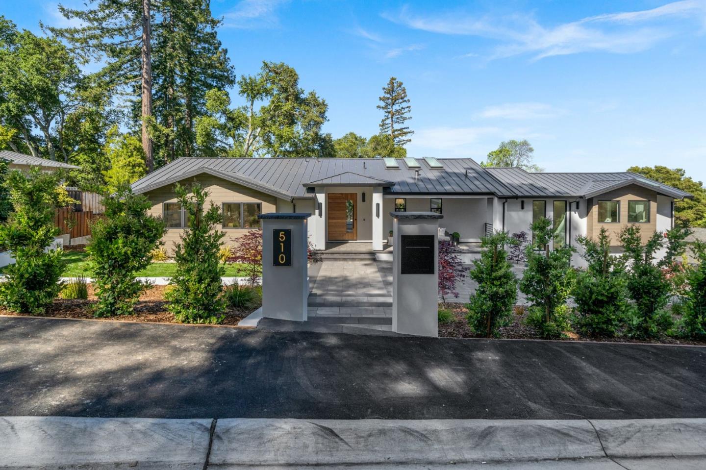 Detail Gallery Image 70 of 124 For 510 Darrell Rd, Hillsborough,  CA 94010 - 5 Beds | 5/1 Baths