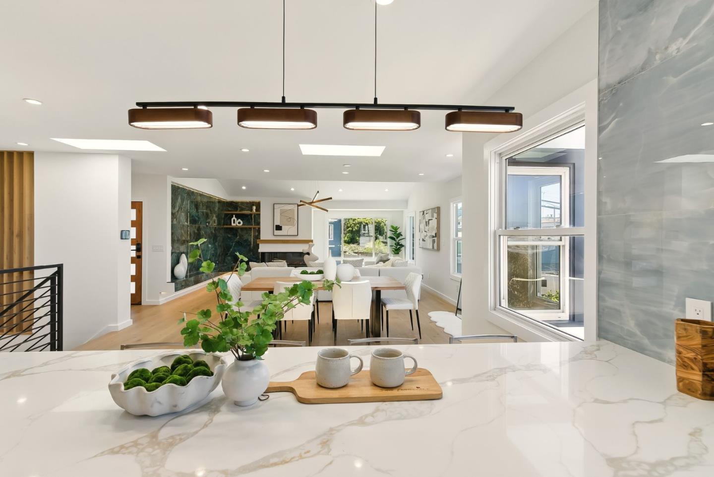 Detail Gallery Image 12 of 54 For 1530 Lawton St, San Francisco,  CA 94122 - 4 Beds | 4/1 Baths