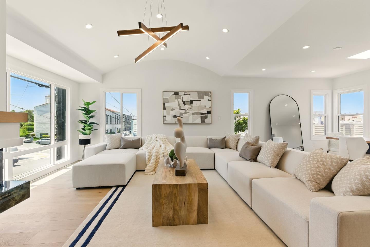 Detail Gallery Image 3 of 54 For 1530 Lawton St, San Francisco,  CA 94122 - 4 Beds | 4/1 Baths
