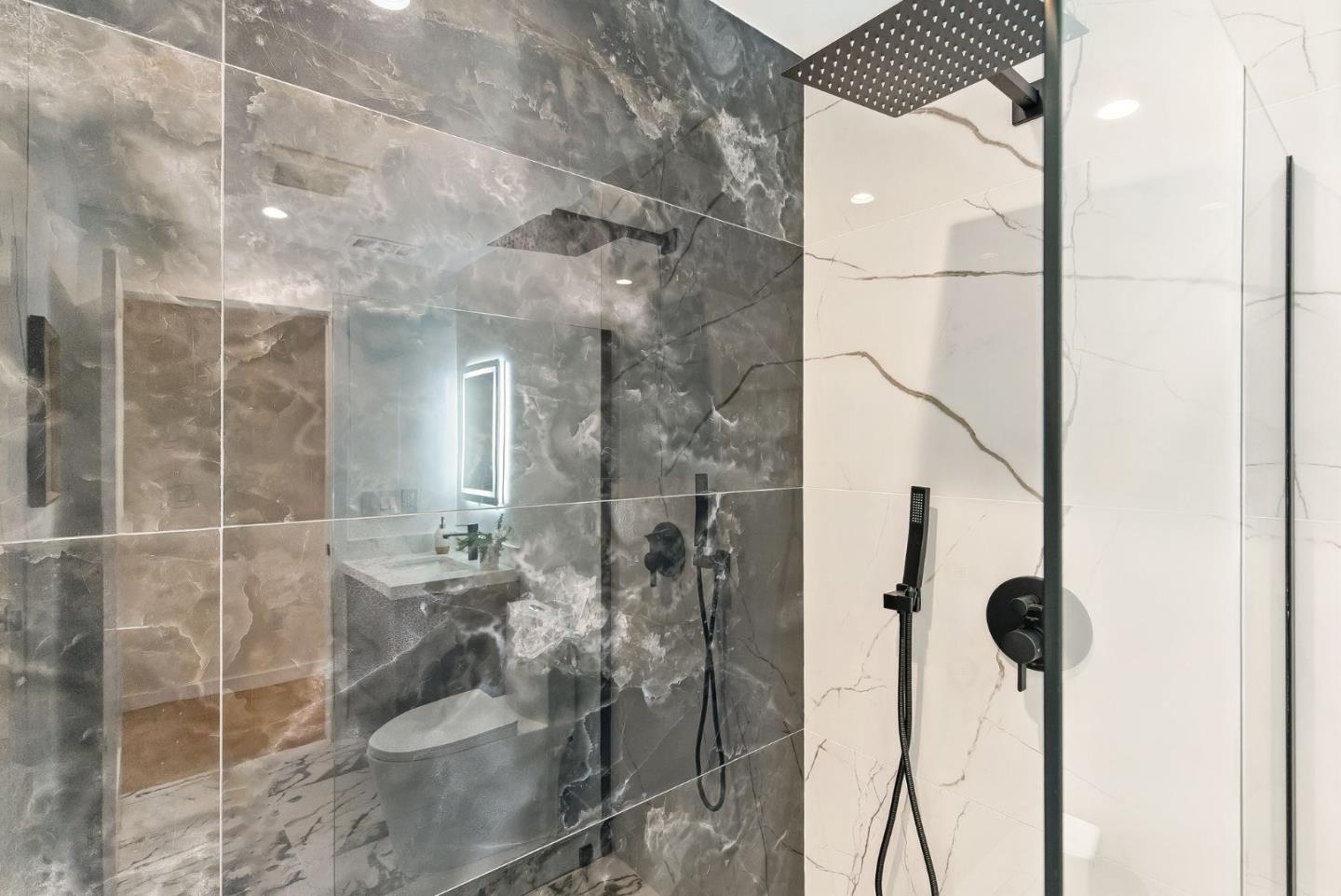 Detail Gallery Image 35 of 54 For 1530 Lawton St, San Francisco,  CA 94122 - 4 Beds | 4/1 Baths