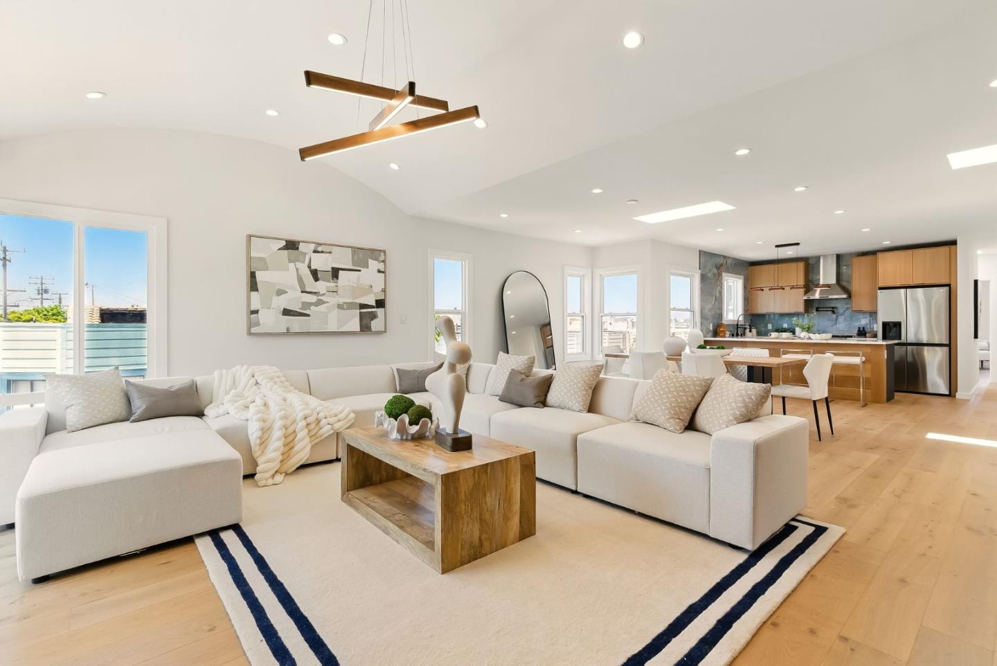 Detail Gallery Image 6 of 54 For 1530 Lawton St, San Francisco,  CA 94122 - 4 Beds | 4/1 Baths