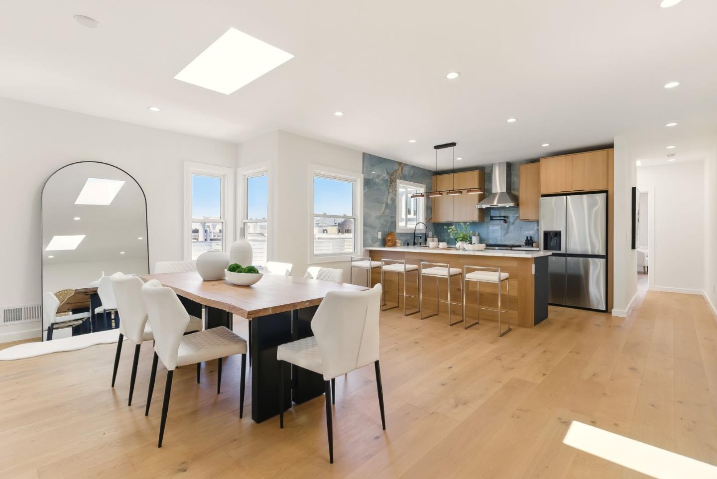 Detail Gallery Image 8 of 54 For 1530 Lawton St, San Francisco,  CA 94122 - 4 Beds | 4/1 Baths