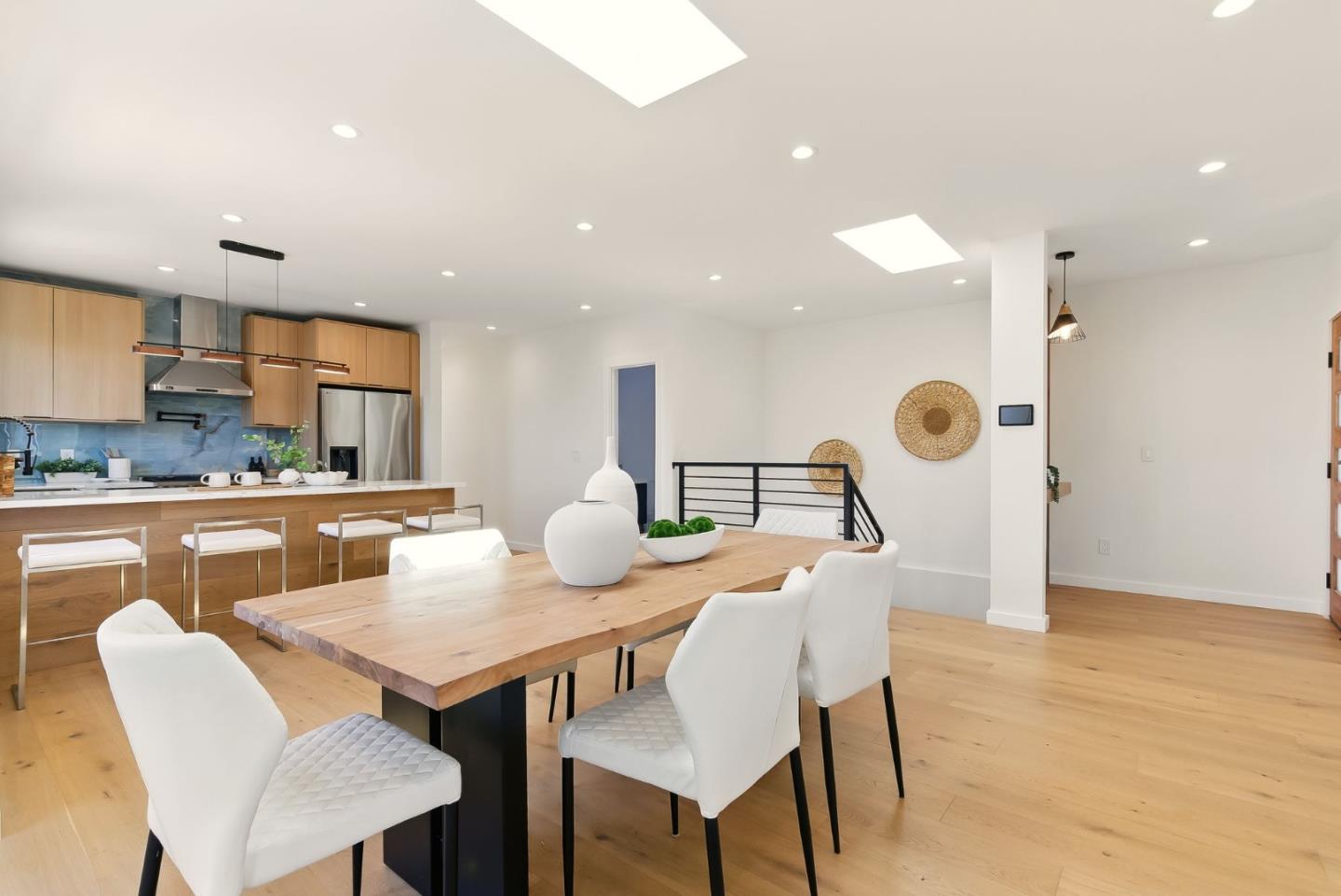 Detail Gallery Image 9 of 54 For 1530 Lawton St, San Francisco,  CA 94122 - 4 Beds | 4/1 Baths