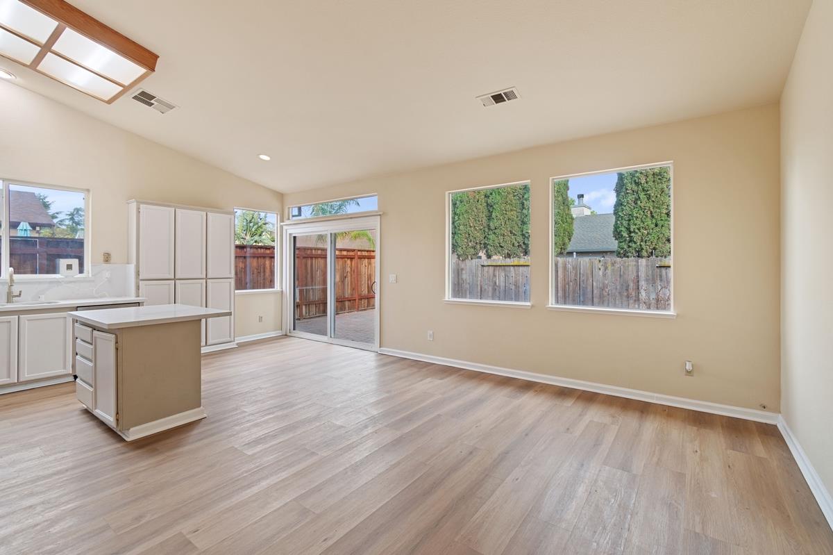 Detail Gallery Image 18 of 34 For 110 Walnut Meadows Ct, Oakley,  CA 94561 - 4 Beds | 2 Baths