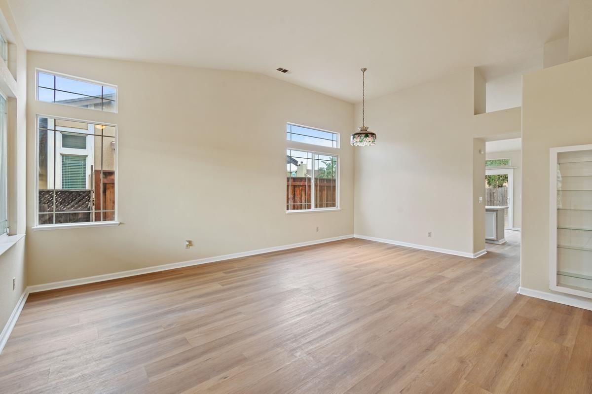 Detail Gallery Image 4 of 34 For 110 Walnut Meadows Ct, Oakley,  CA 94561 - 4 Beds | 2 Baths