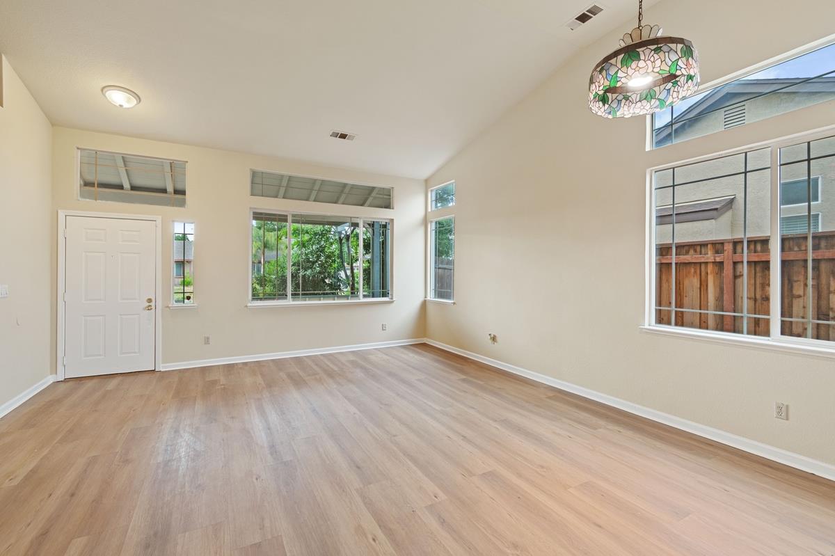 Detail Gallery Image 5 of 34 For 110 Walnut Meadows Ct, Oakley,  CA 94561 - 4 Beds | 2 Baths