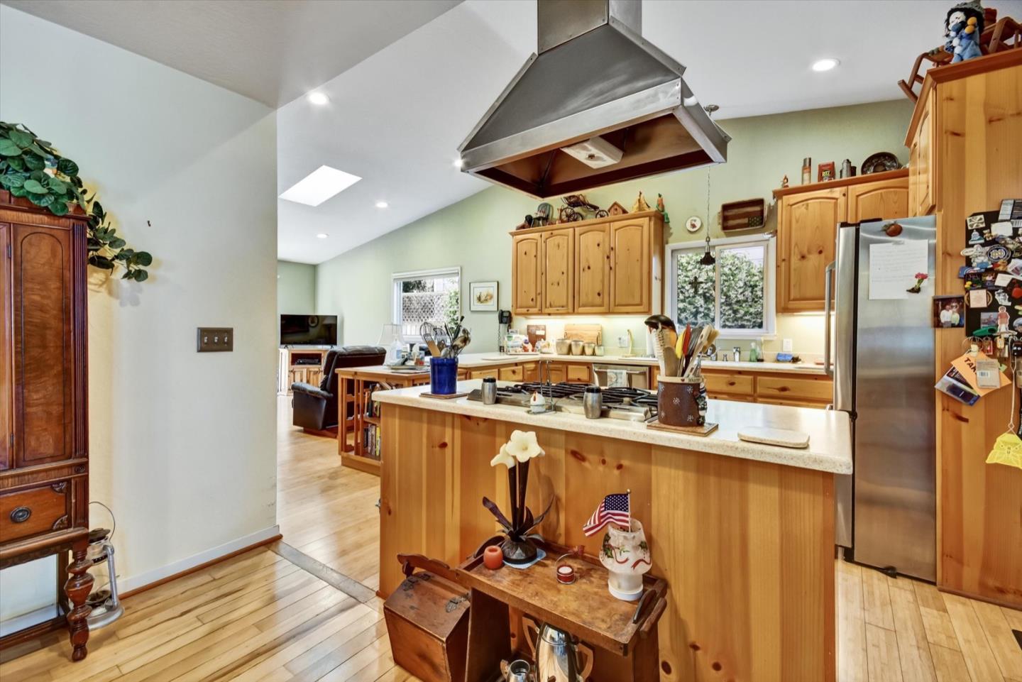 Detail Gallery Image 10 of 33 For 255 Nimitz Ave, Redwood City,  CA 94061 - 3 Beds | 2 Baths