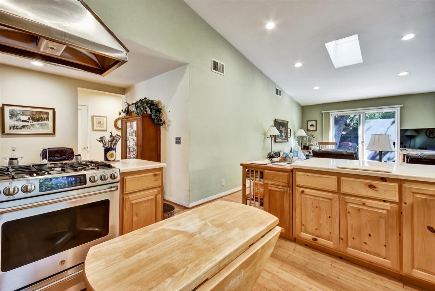 Detail Gallery Image 13 of 33 For 255 Nimitz Ave, Redwood City,  CA 94061 - 3 Beds | 2 Baths