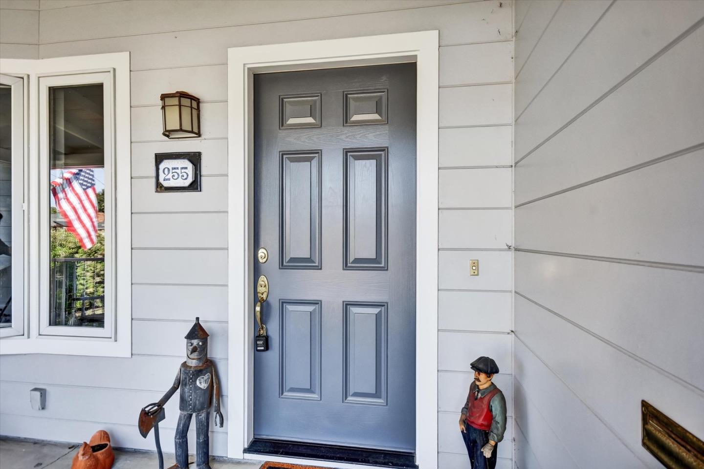 Detail Gallery Image 4 of 33 For 255 Nimitz Ave, Redwood City,  CA 94061 - 3 Beds | 2 Baths
