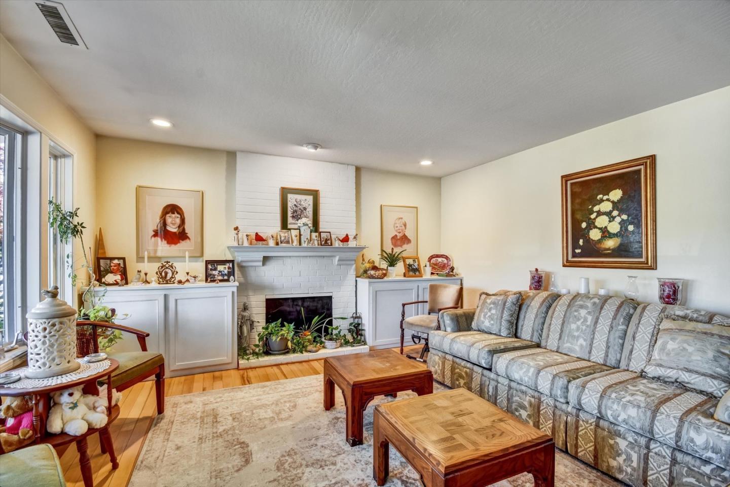 Detail Gallery Image 5 of 33 For 255 Nimitz Ave, Redwood City,  CA 94061 - 3 Beds | 2 Baths