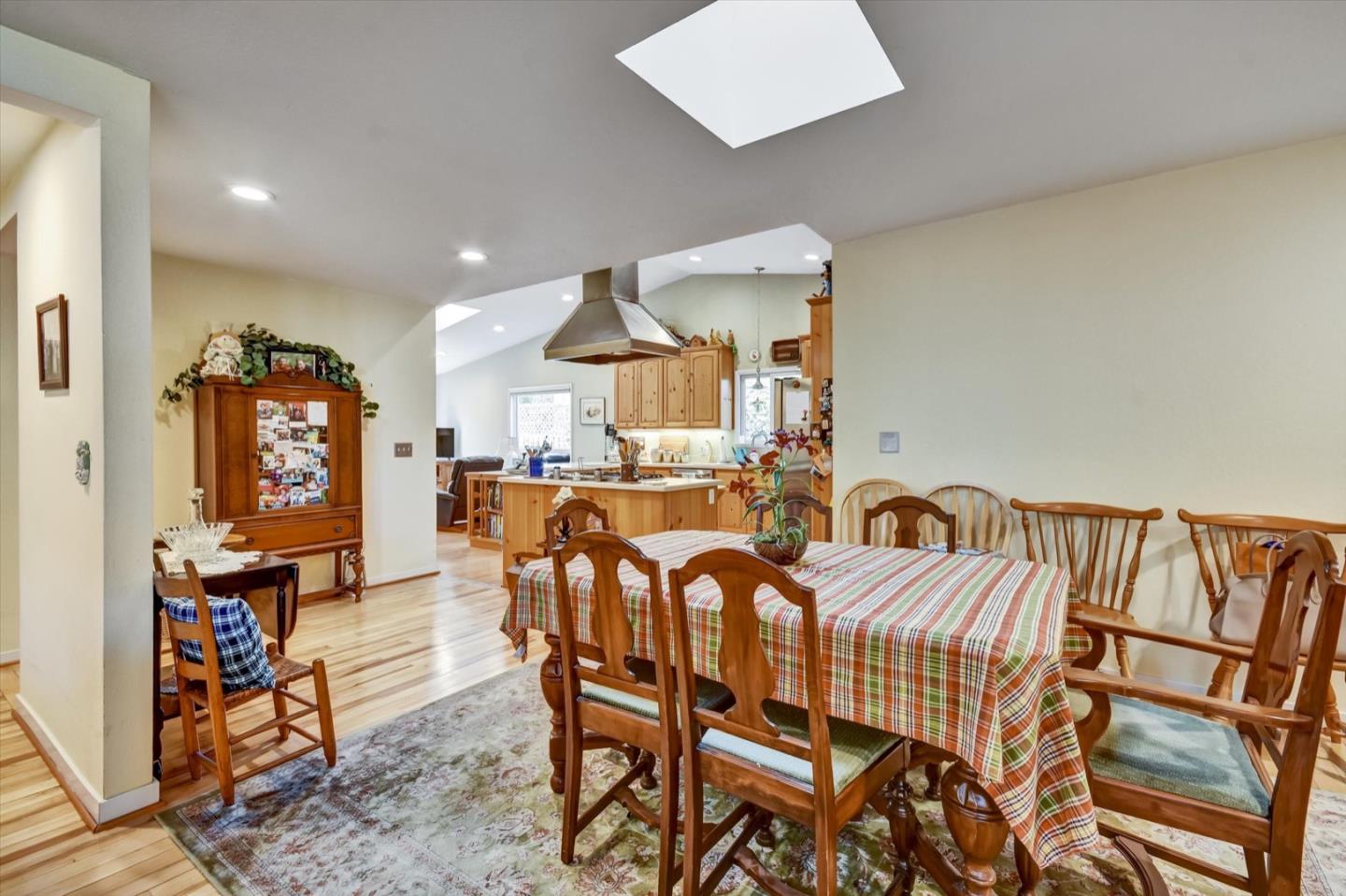 Detail Gallery Image 7 of 33 For 255 Nimitz Ave, Redwood City,  CA 94061 - 3 Beds | 2 Baths