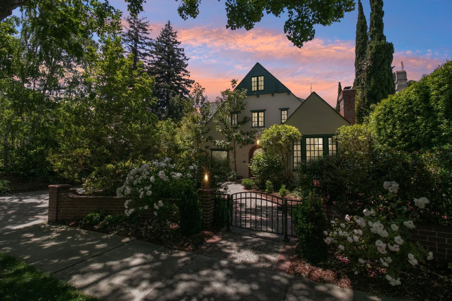 Detail Gallery Image 71 of 92 For 1716 Fulton St, Palo Alto,  CA 94303 - 4 Beds | 3/1 Baths
