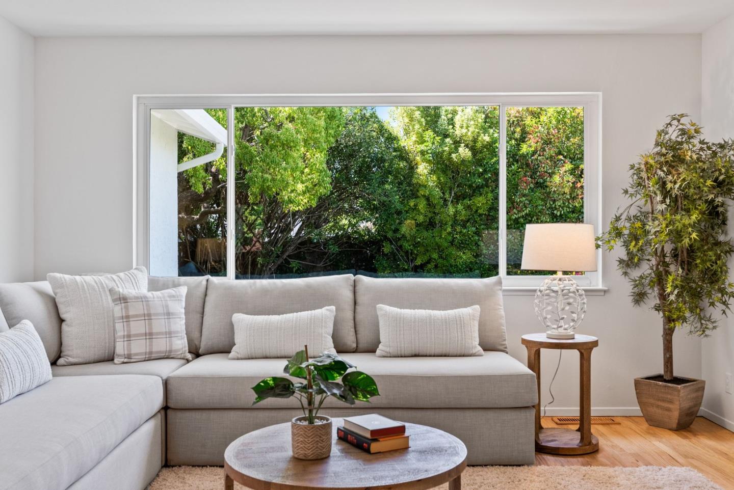 Detail Gallery Image 13 of 35 For 3520 Greer Rd, Palo Alto,  CA 94303 - 4 Beds | 2/1 Baths