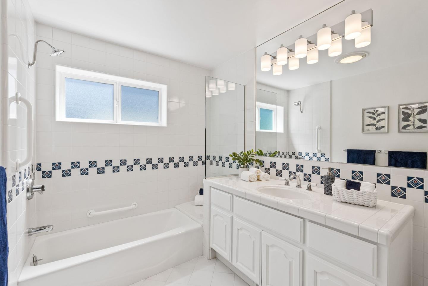 Detail Gallery Image 14 of 35 For 3520 Greer Rd, Palo Alto,  CA 94303 - 4 Beds | 2/1 Baths
