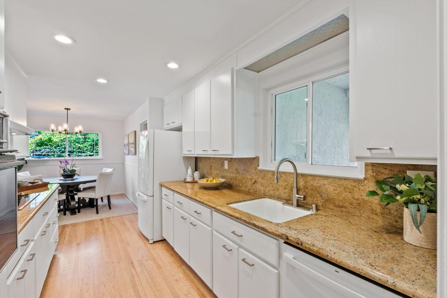 Detail Gallery Image 5 of 35 For 3520 Greer Rd, Palo Alto,  CA 94303 - 4 Beds | 2/1 Baths