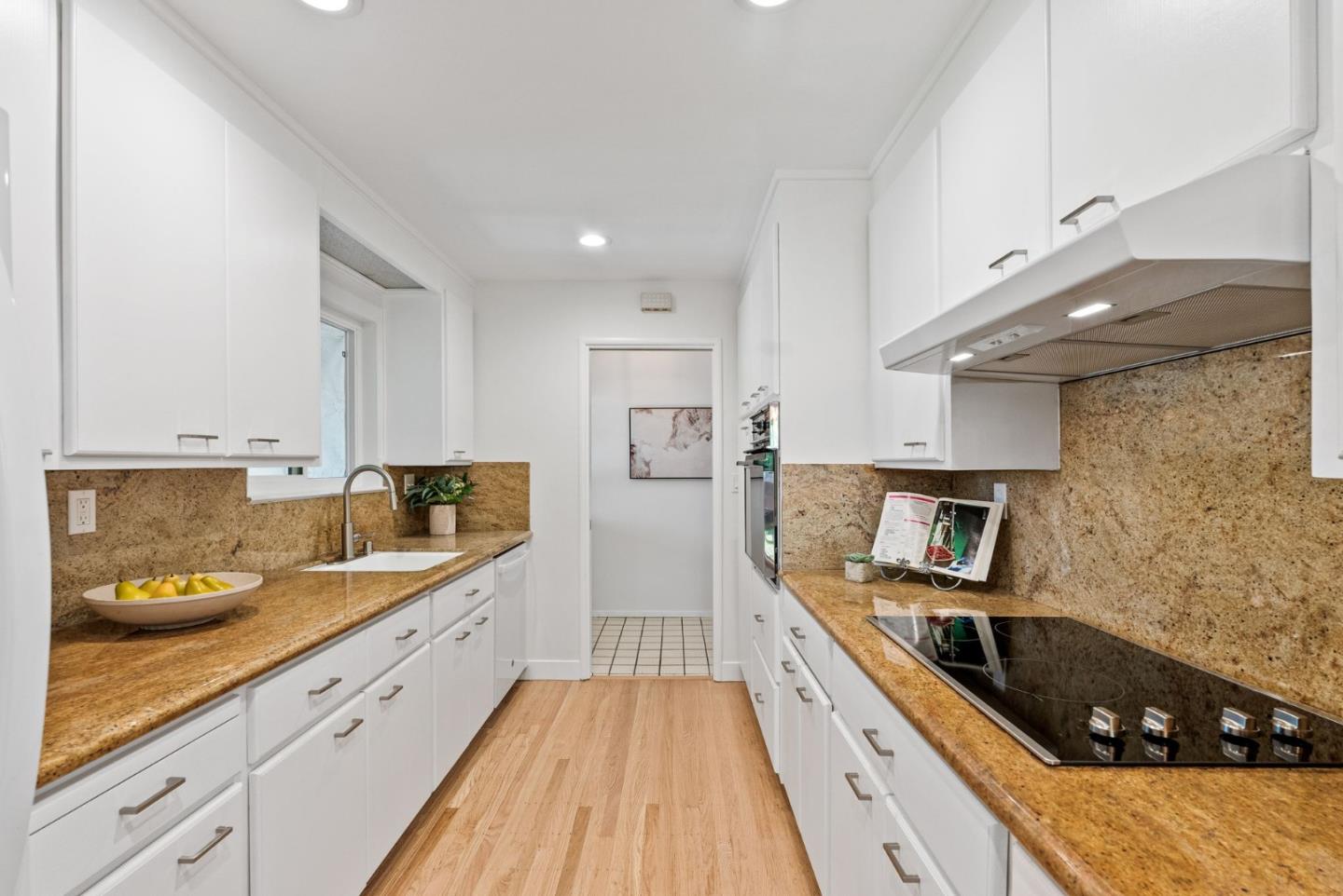 Detail Gallery Image 6 of 35 For 3520 Greer Rd, Palo Alto,  CA 94303 - 4 Beds | 2/1 Baths