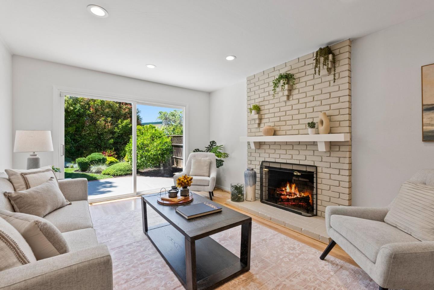 Detail Gallery Image 7 of 35 For 3520 Greer Rd, Palo Alto,  CA 94303 - 4 Beds | 2/1 Baths