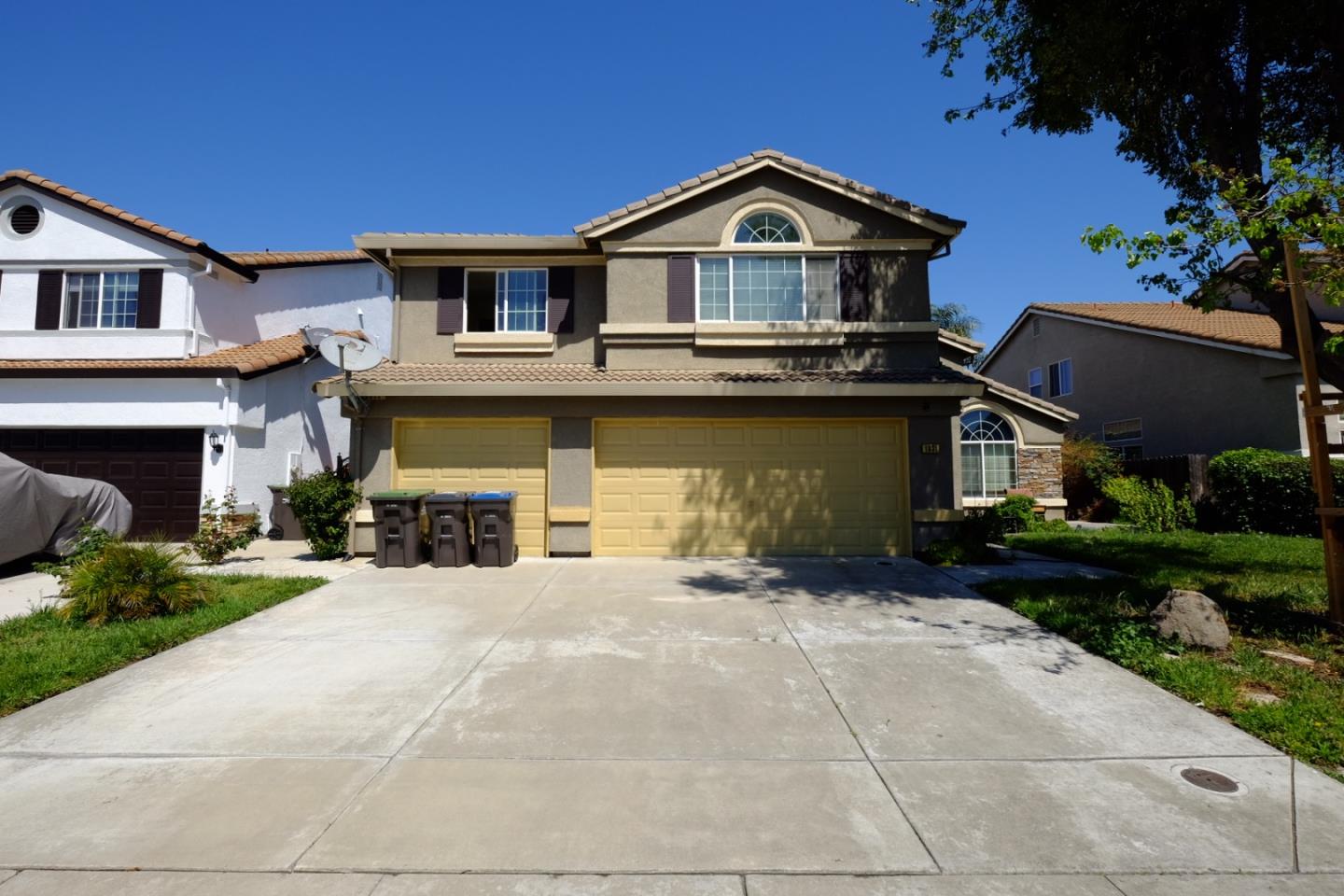 Detail Gallery Image 1 of 26 For 1831 Oakley Ct, Stockton,  CA 95206 - 5 Beds | 3 Baths