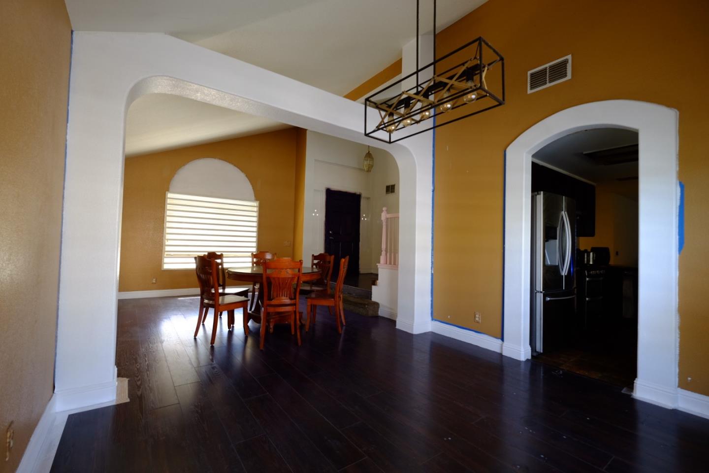 Detail Gallery Image 4 of 26 For 1831 Oakley Ct, Stockton,  CA 95206 - 5 Beds | 3 Baths
