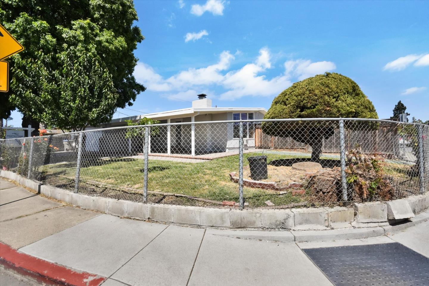 Detail Gallery Image 2 of 30 For 13831 Highwood Dr, San Jose,  CA 95127 - 3 Beds | 1 Baths