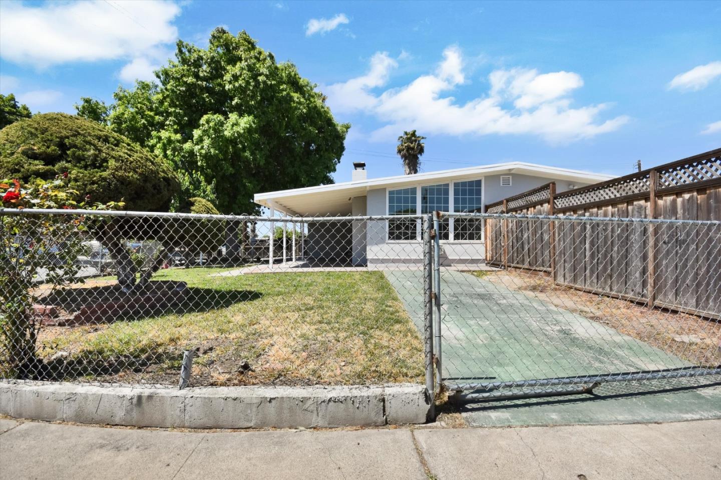 Detail Gallery Image 3 of 30 For 13831 Highwood Dr, San Jose,  CA 95127 - 3 Beds | 1 Baths